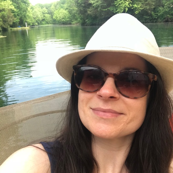 Meet Your Posher, Sara - Picture 4 of 4